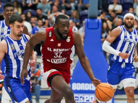 Benfica vence o FC Porto e assume liderança isolada da Liga Portugal